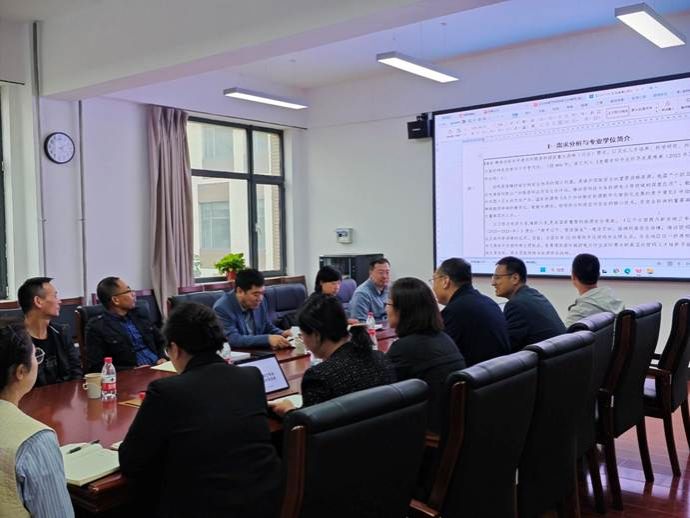 会议室里的人们 AI 生成的内容可能不正确。