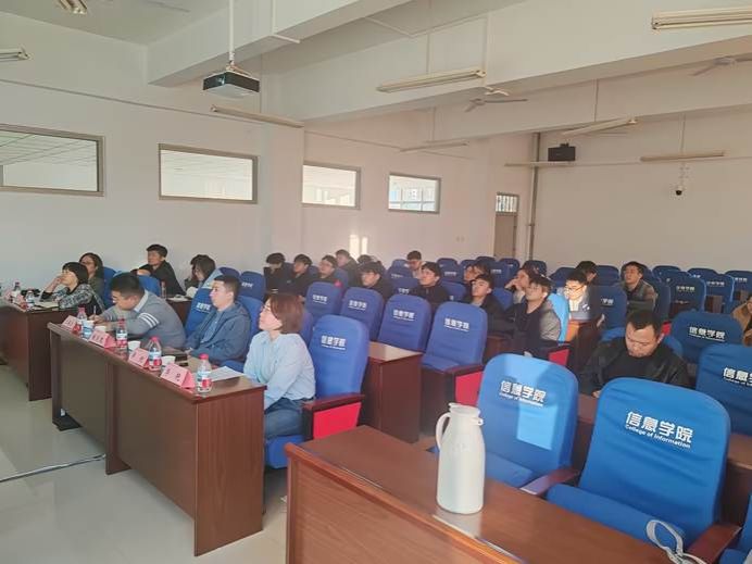 会议室里的人们 AI 生成的内容可能不正确。